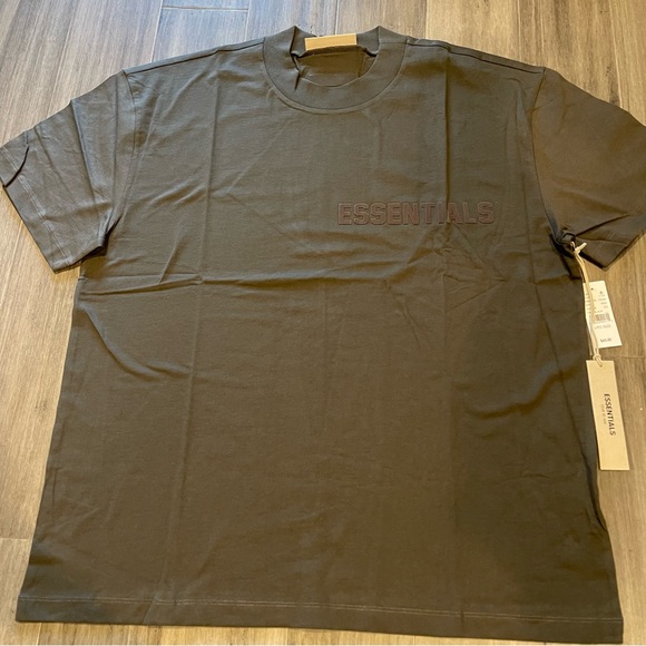 Fear of God- Essentials Tshirt - Picture 2 of 6
